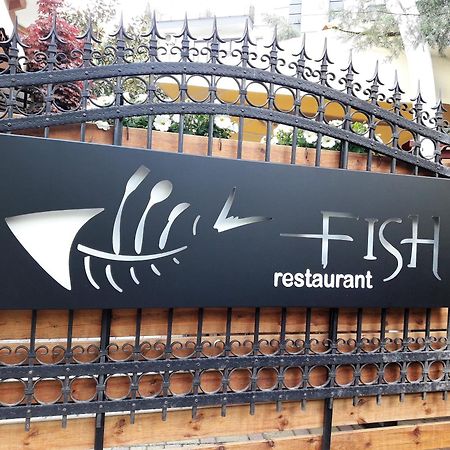 Hotel Aristocrat & Fish Restaurant Skopje Esterno foto