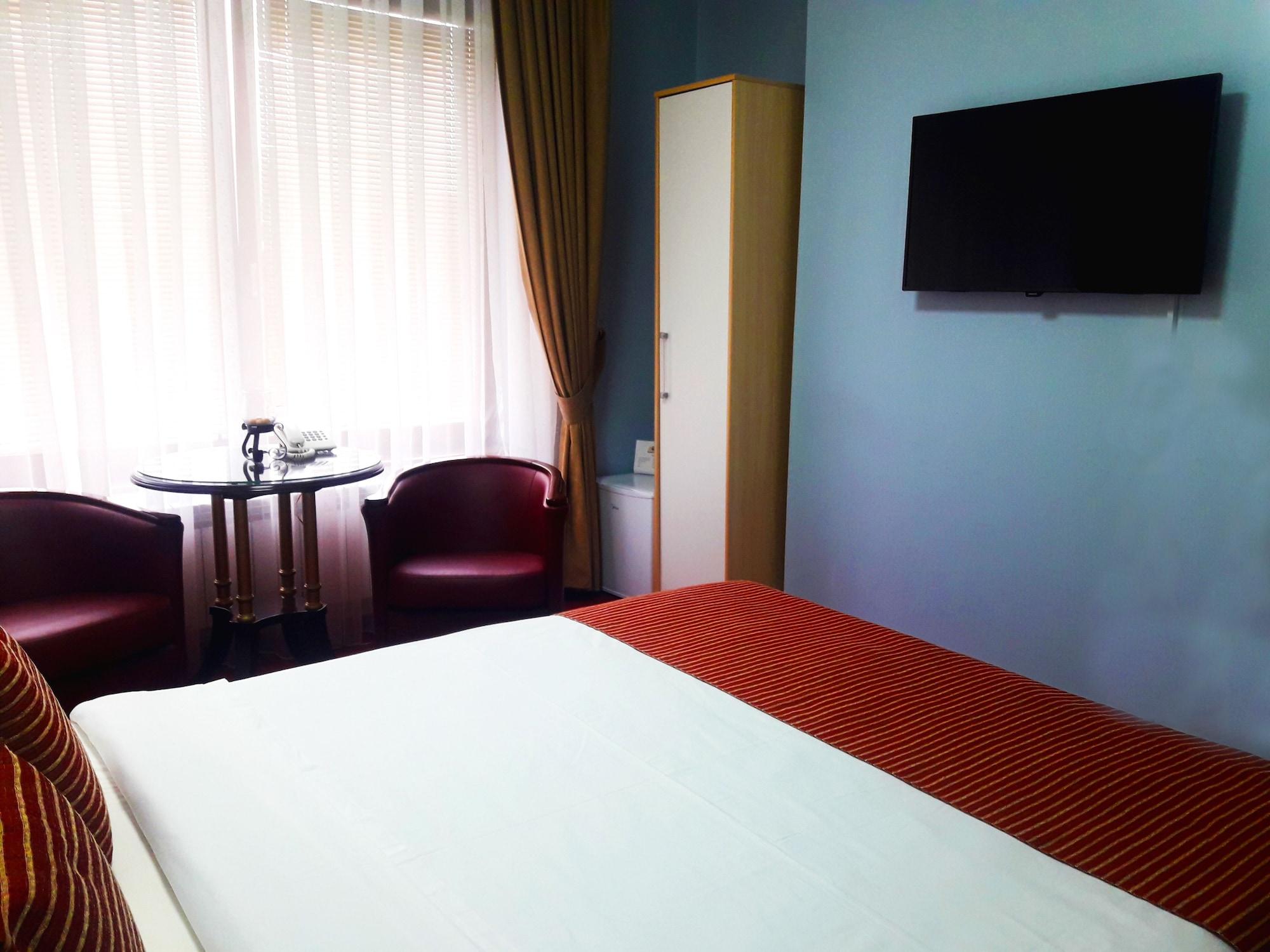 Hotel Aristocrat & Fish Restaurant Skopje Esterno foto