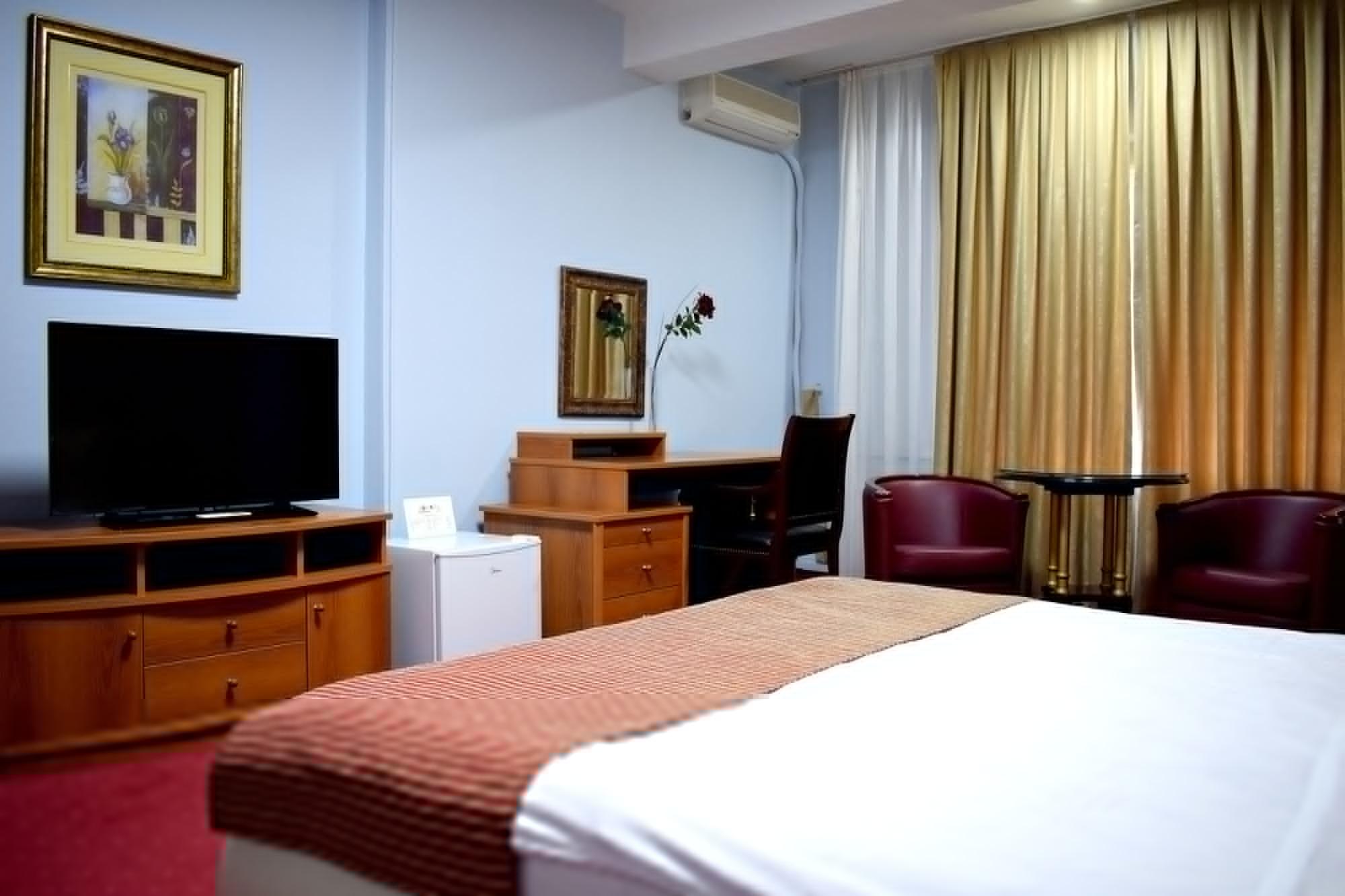 Hotel Aristocrat & Fish Restaurant Skopje Esterno foto
