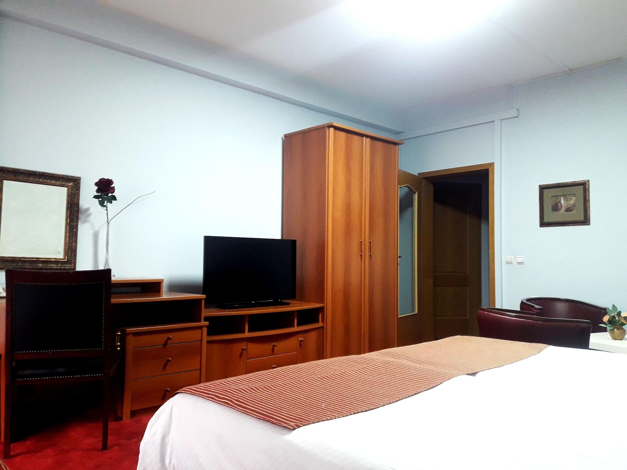 Hotel Aristocrat & Fish Restaurant Skopje Esterno foto