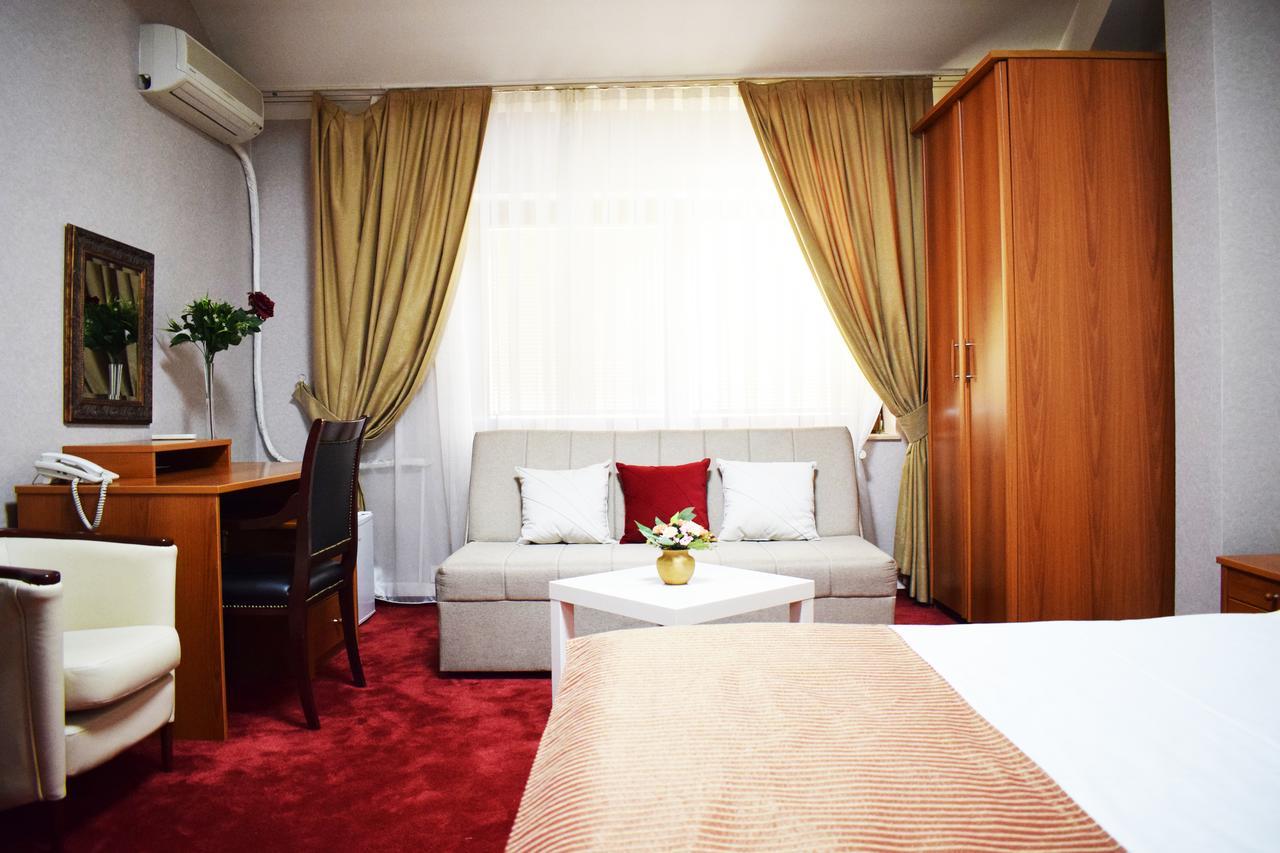 Hotel Aristocrat & Fish Restaurant Skopje Esterno foto