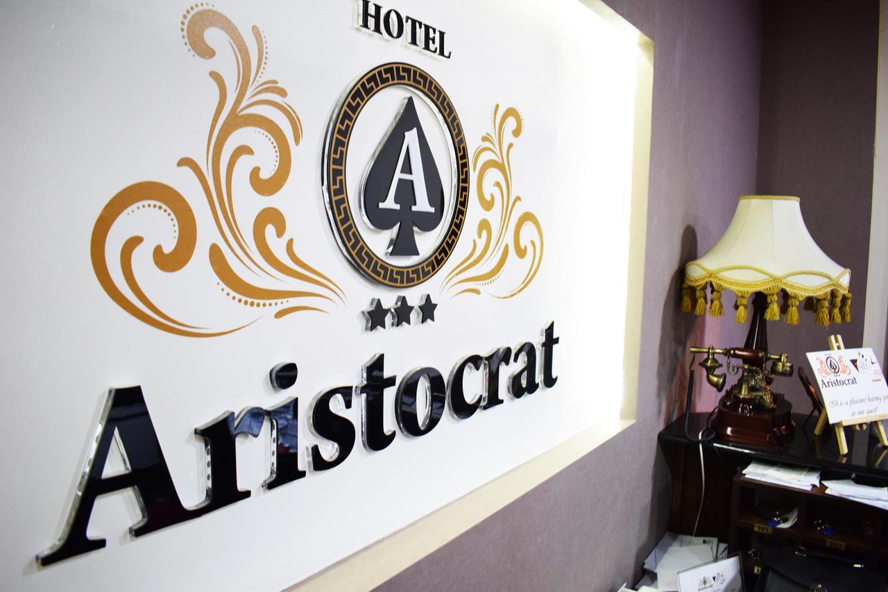 Hotel Aristocrat & Fish Restaurant Skopje Esterno foto