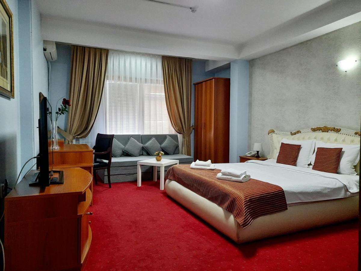 Hotel Aristocrat & Fish Restaurant Skopje Esterno foto